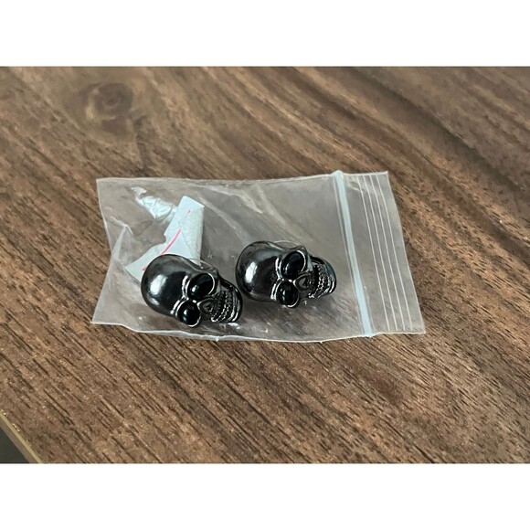 Skull Stud Titantium Earrings Gothic Large Black stud earrings unisex - Picture 2 of 3
